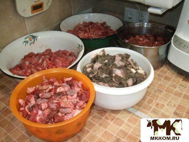 Мясо,  субпродукты корм для собак фасовкой и брикет