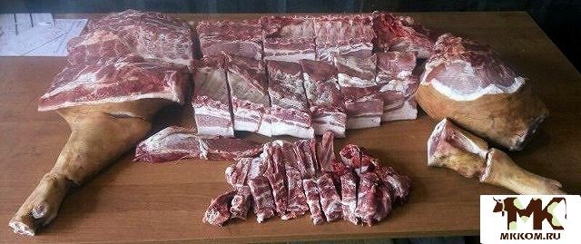 Рубленное мясо свинины. Освежевали мясо свинины. Разруб полутуши свинины. Разделанная свинина мясо.
